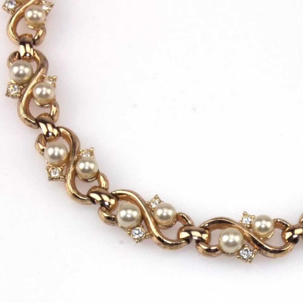 Mid Century Trifari Faux Pearl & Rhinestone Gold Tone S-Pattern Necklace 15-17”
